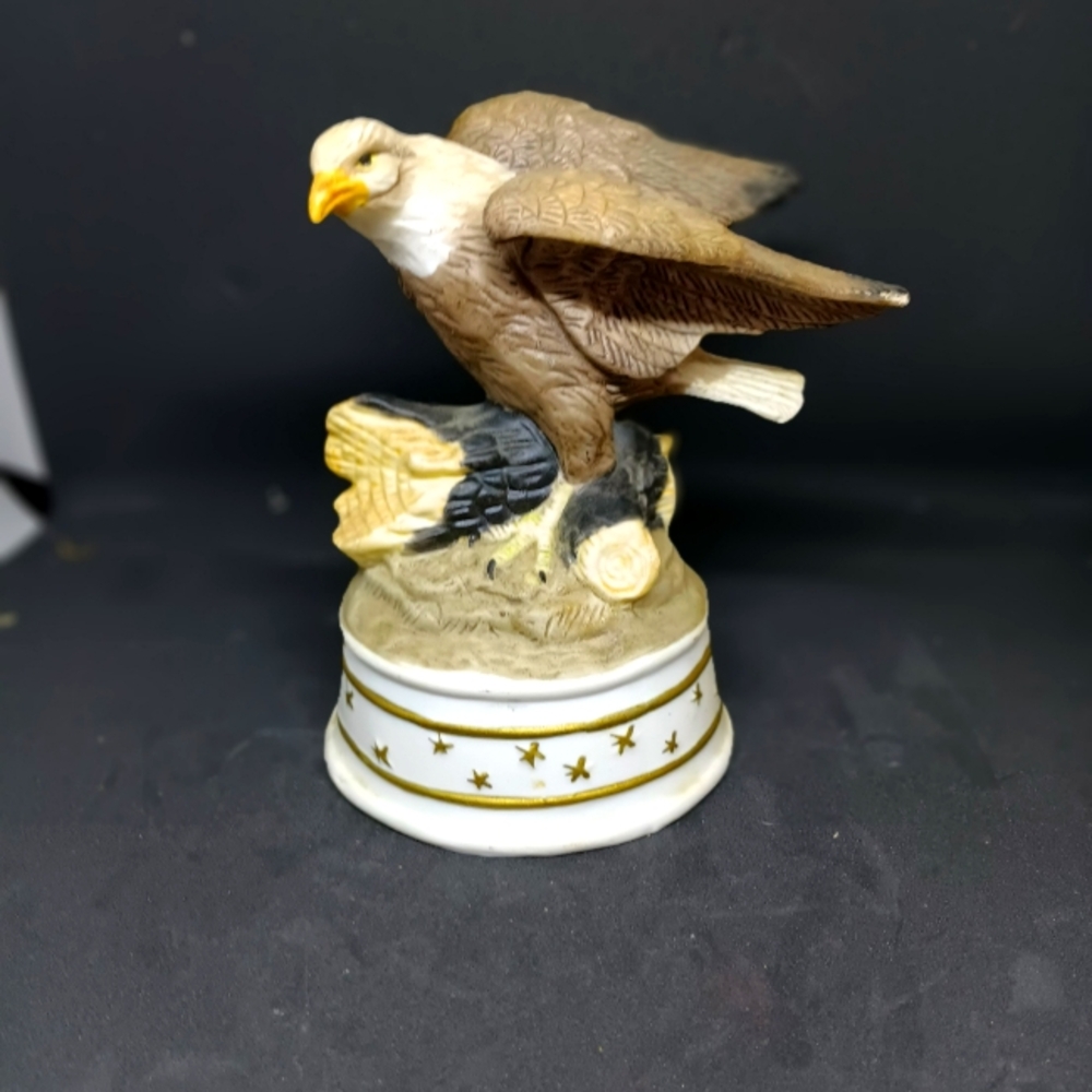 American bald eagle figurine